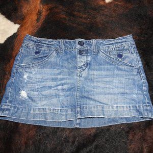 American Eagle low waisted distressed skirt